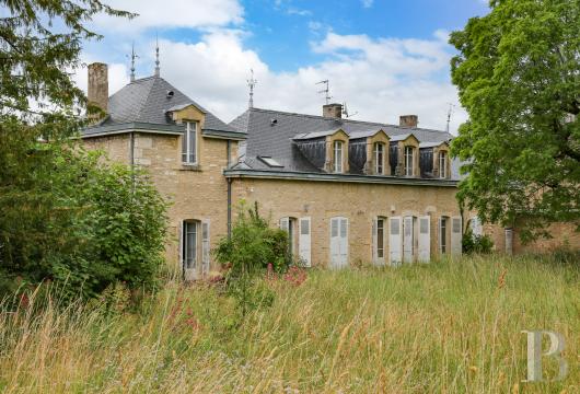burgundy - A 2.5-hectare winegrowing estate with a main house, outbuildings and vineyards in a village in the Côte Chalonnaise winemaking area of Burgundy